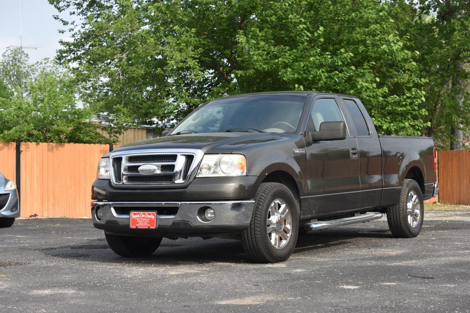 2007 GRAY Ford F-150 Lariat SuperCab 2WD (1FTRX12W77F) with an 4.6L V8 SOHC 16V engine, 4-Speed Automatic Overdrive transmission, located at 420 E. Kingsbury St., Seguin, TX, 78155, (830) 401-0495, 29.581060, -97.961647 - Photo#1