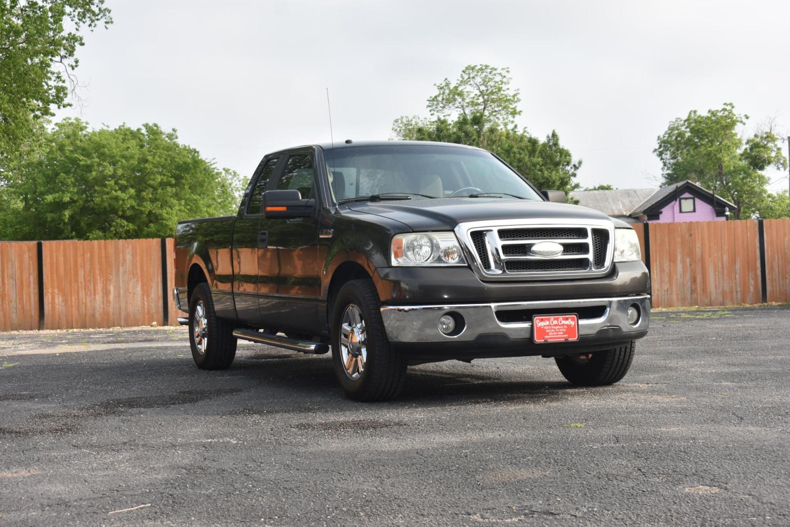 2007 GRAY Ford F-150 Lariat SuperCab 2WD (1FTRX12W77F) with an 4.6L V8 SOHC 16V engine, 4-Speed Automatic Overdrive transmission, located at 420 E. Kingsbury St., Seguin, TX, 78155, (830) 401-0495, 29.581060, -97.961647 - Photo#0