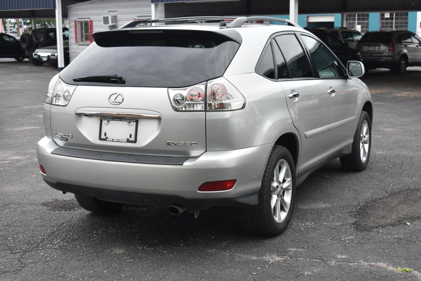 2008 SILVER Lexus RX 350 FWD (2T2GK31U28C) with an 3.5L V6 DOHC 24V engine, 5-Speed Automatic Overdrive transmission, located at 420 E. Kingsbury St., Seguin, TX, 78155, (830) 401-0495, 29.581060, -97.961647 - Photo#2