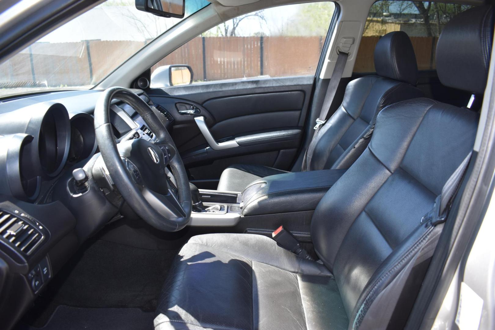 2011 GRAY Acura RDX 5-Spd AT (5J8TB2H2XBA) with an 2.3L L4 DOHC 16V engine, 5-Speed Automatic transmission, located at 420 E. Kingsbury St., Seguin, TX, 78155, (830) 401-0495, 29.581060, -97.961647 - Photo#4