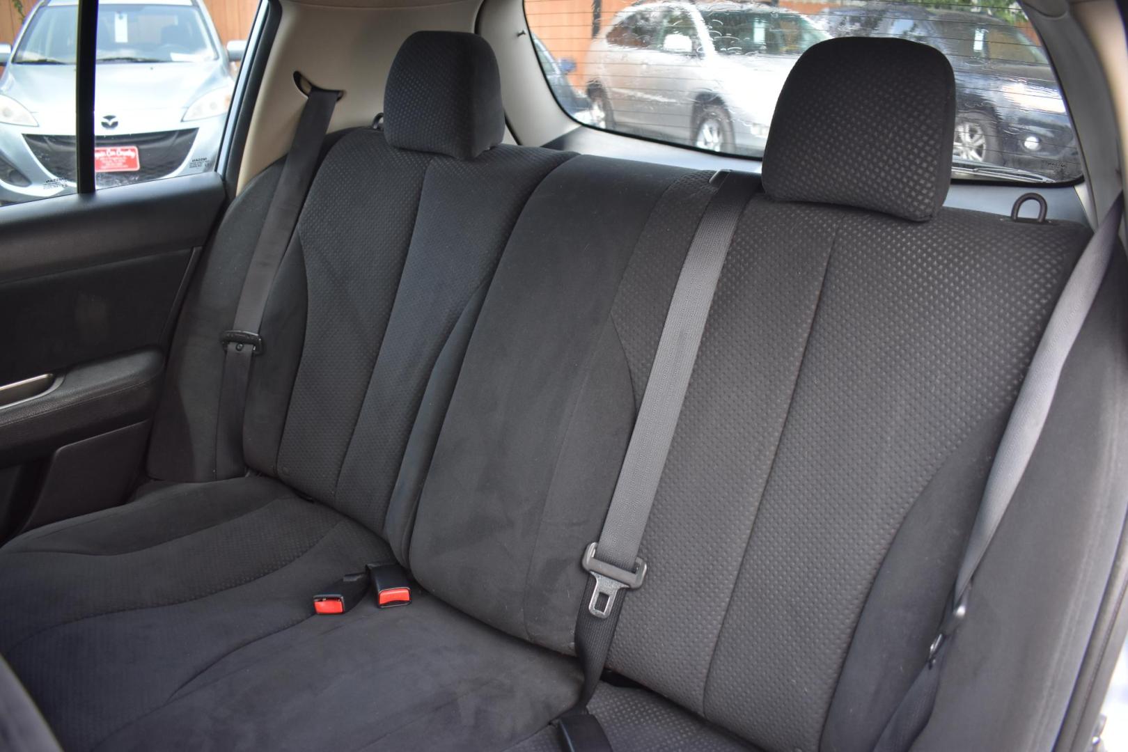 2012 BLUE Nissan Versa 1.8 SL Hatchback (3N1BC1CP0CL) with an 1.8L L4 DOHC 16V engine, Continuously Variable Transmission transmission, located at 420 E. Kingsbury St., Seguin, TX, 78155, (830) 401-0495, 29.581060, -97.961647 - Photo#4