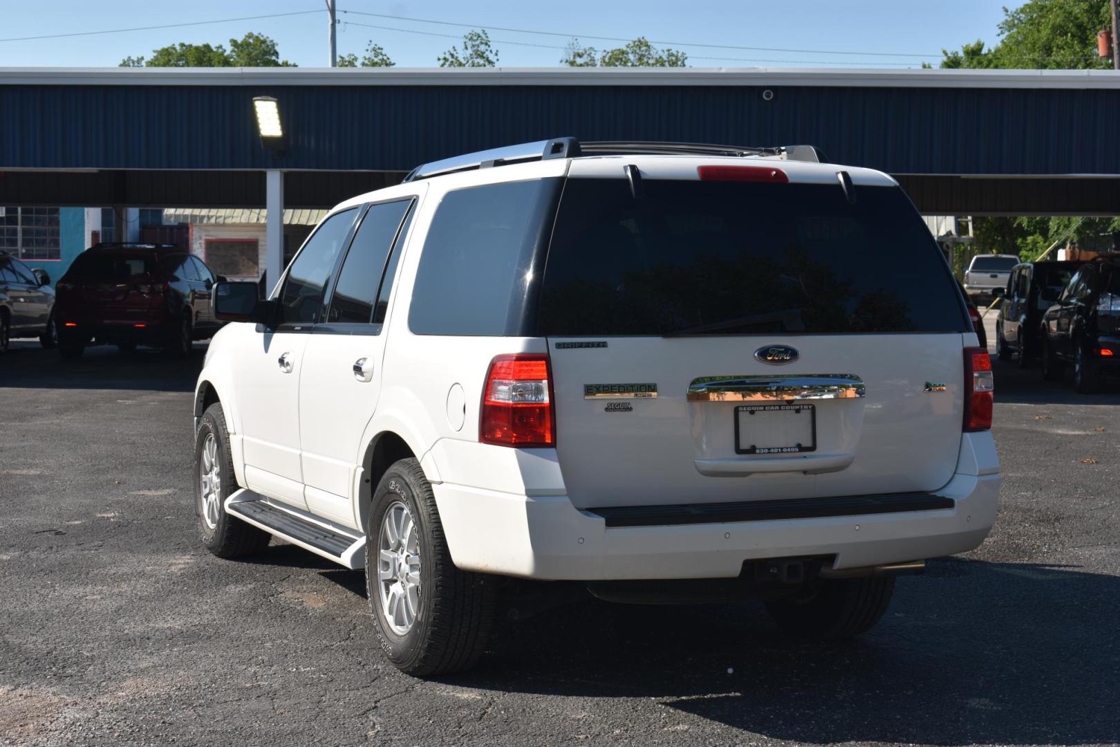 2012 WHITE Ford Expedition Limited 2WD (1FMJU1K57CE) with an 5.4L V8 SOHC 16V FFV engine, 6-Speed Automatic transmission, located at 420 E. Kingsbury St., Seguin, TX, 78155, (830) 401-0495, 29.581060, -97.961647 - Photo#2