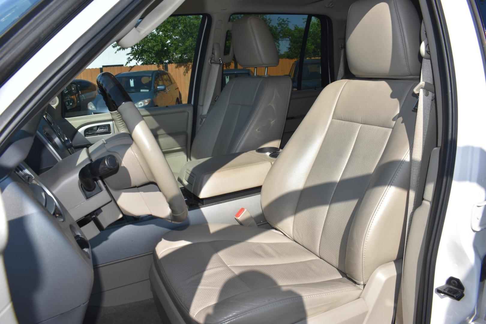 2012 WHITE Ford Expedition Limited 2WD (1FMJU1K57CE) with an 5.4L V8 SOHC 16V FFV engine, 6-Speed Automatic transmission, located at 420 E. Kingsbury St., Seguin, TX, 78155, (830) 401-0495, 29.581060, -97.961647 - Photo#3