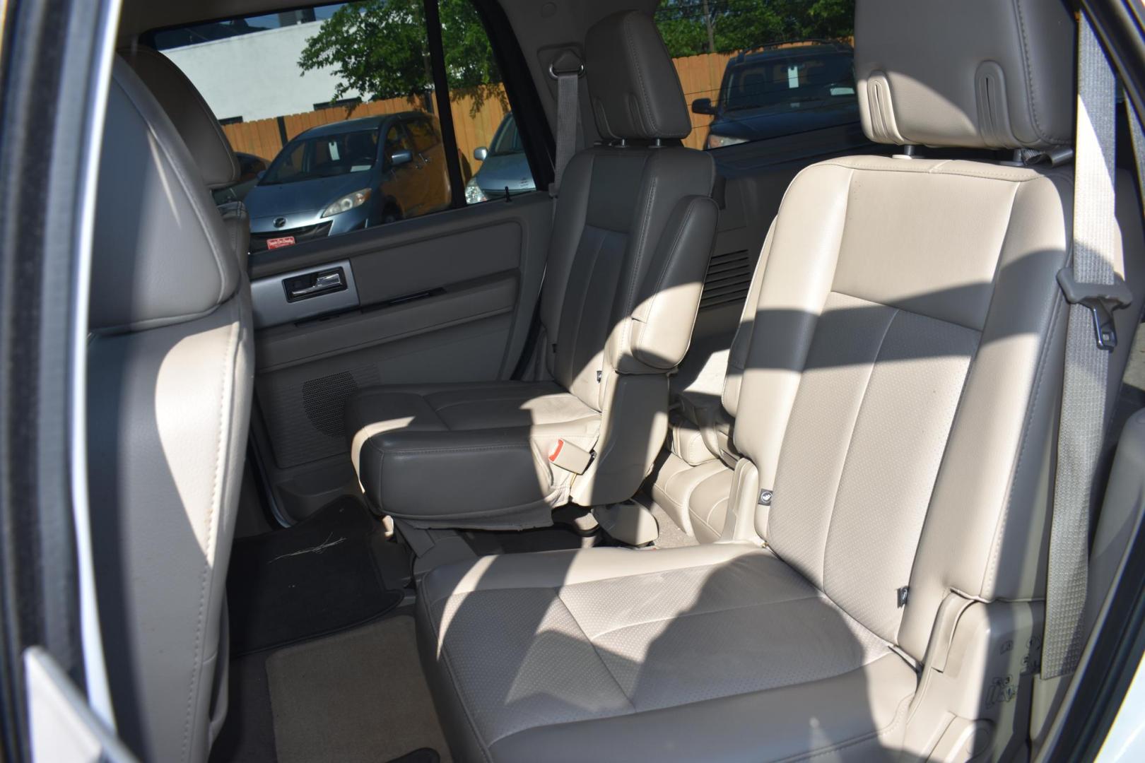 2012 WHITE Ford Expedition Limited 2WD (1FMJU1K57CE) with an 5.4L V8 SOHC 16V FFV engine, 6-Speed Automatic transmission, located at 420 E. Kingsbury St., Seguin, TX, 78155, (830) 401-0495, 29.581060, -97.961647 - Photo#4