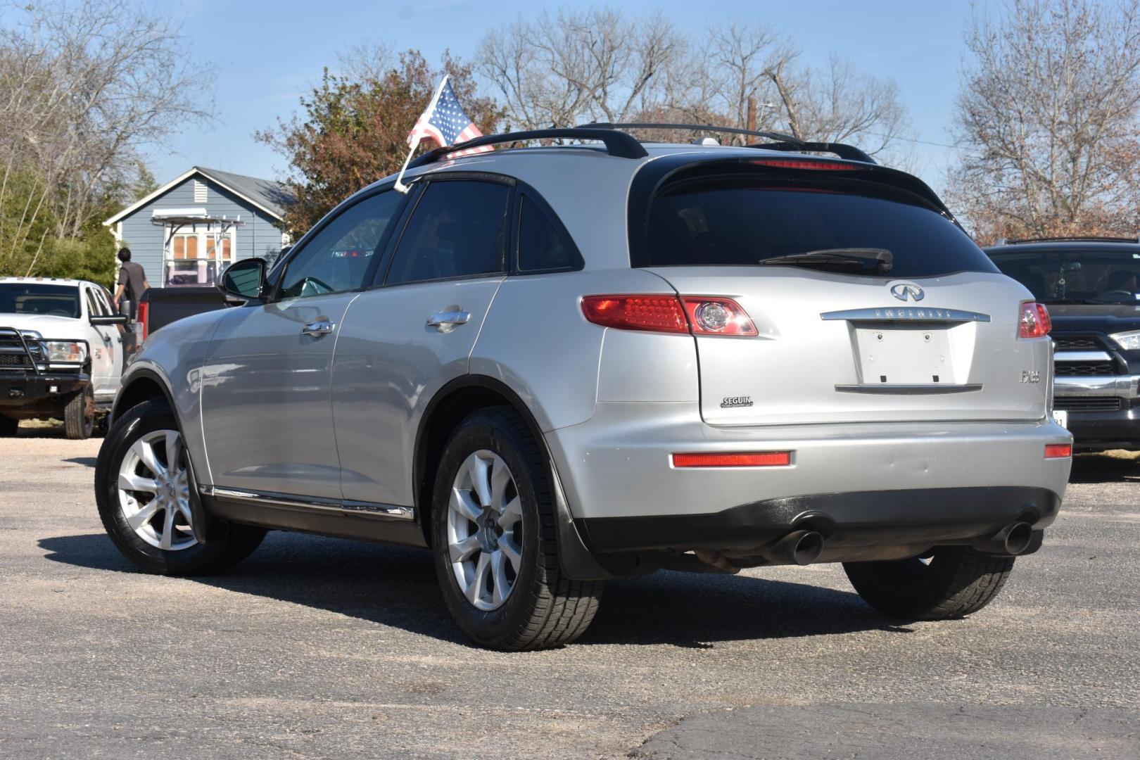 2006 SILVER Infiniti FX FX35 2WD (JNRAS08U76X) with an 3.5L V6 DOHC 24V engine, 5-Speed Automatic Overdrive transmission, located at 420 E. Kingsbury St., Seguin, TX, 78155, (830) 401-0495, 29.581060, -97.961647 - Photo#2