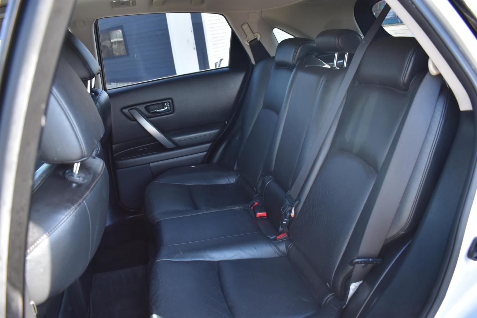 2006 SILVER Infiniti FX FX35 2WD (JNRAS08U76X) with an 3.5L V6 DOHC 24V engine, 5-Speed Automatic Overdrive transmission, located at 420 E. Kingsbury St., Seguin, TX, 78155, (830) 401-0495, 29.581060, -97.961647 - Photo#5