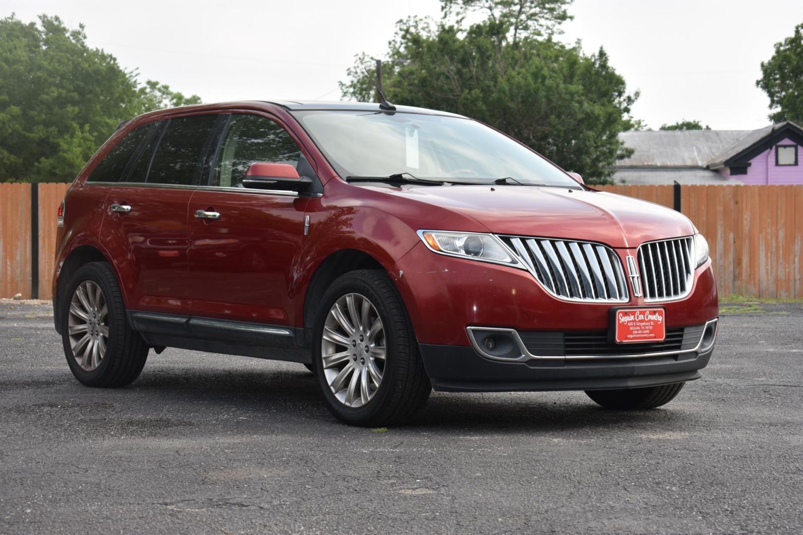 2015 RED Lincoln MKX FWD (2LMDJ6JK3FB) with an 3.7L V6 DOHC 24V engine, 6-Speed Automatic transmission, located at 420 E. Kingsbury St., Seguin, TX, 78155, (830) 401-0495, 29.581060, -97.961647 - Photo#1