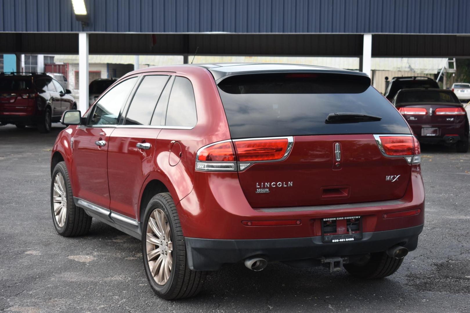 2015 RED Lincoln MKX FWD (2LMDJ6JK3FB) with an 3.7L V6 DOHC 24V engine, 6-Speed Automatic transmission, located at 420 E. Kingsbury St., Seguin, TX, 78155, (830) 401-0495, 29.581060, -97.961647 - Photo#3