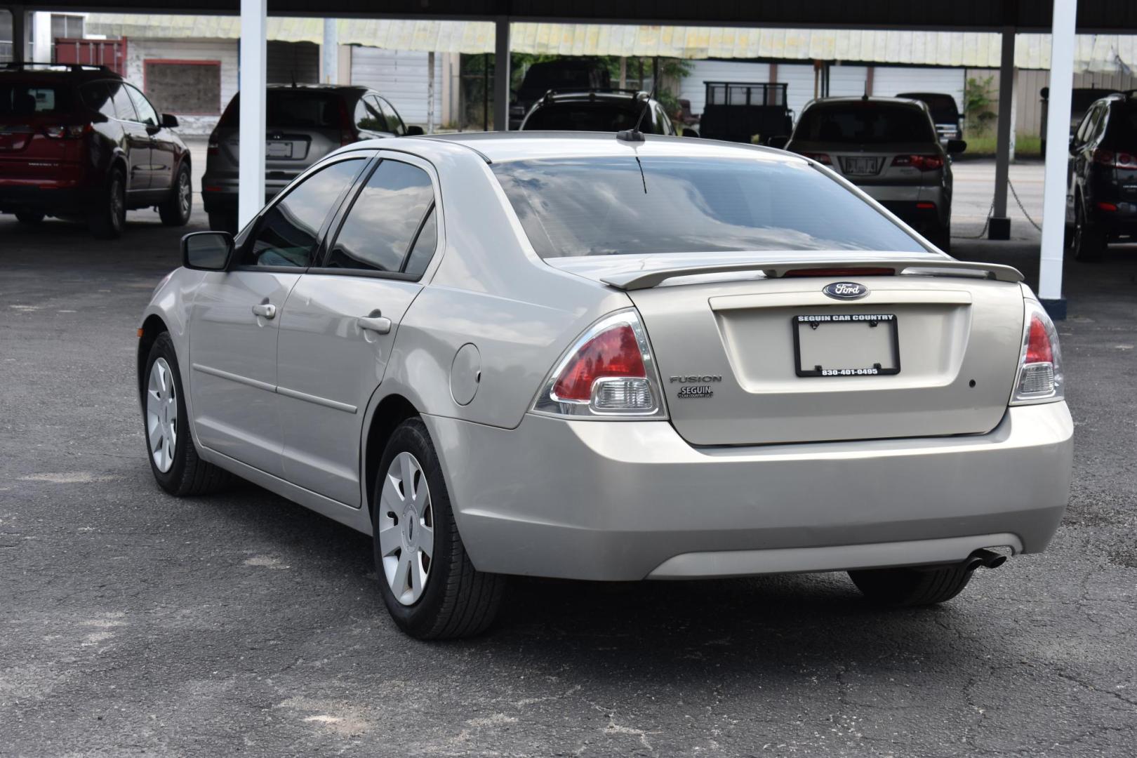 2009 SILVER Ford Fusion I4 S (3FAHP06ZX9R) with an 2.3L L4 DOHC 16V engine, located at 420 E. Kingsbury St., Seguin, TX, 78155, (830) 401-0495, 29.581060, -97.961647 - Photo#3