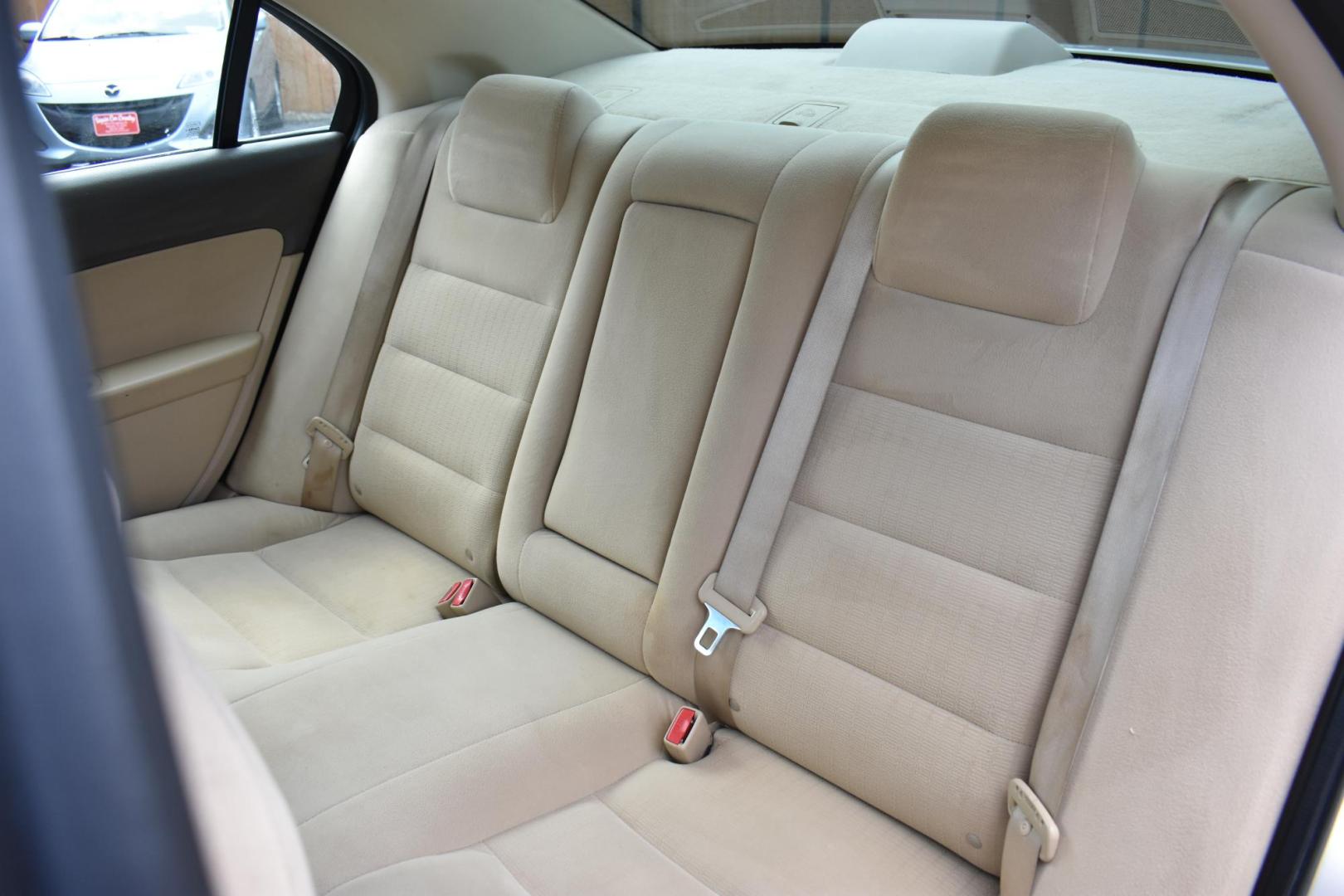 2009 SILVER Ford Fusion I4 S (3FAHP06ZX9R) with an 2.3L L4 DOHC 16V engine, located at 420 E. Kingsbury St., Seguin, TX, 78155, (830) 401-0495, 29.581060, -97.961647 - Photo#5