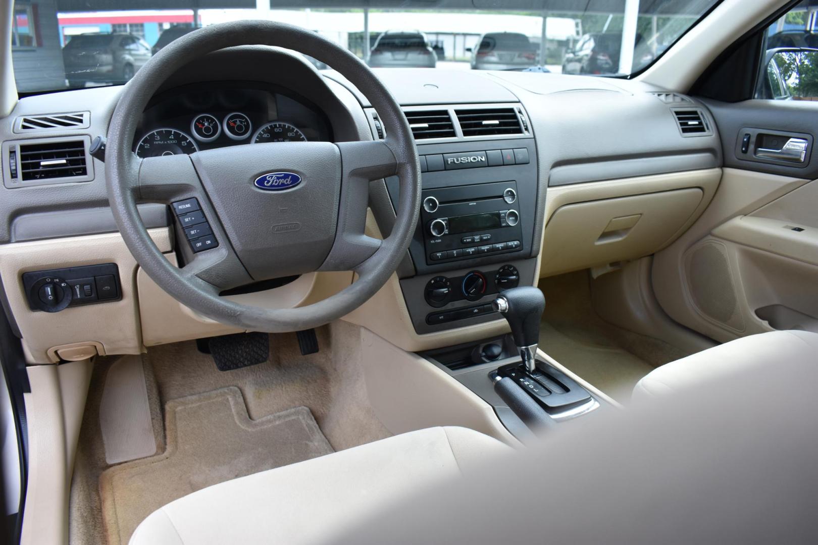 2009 SILVER Ford Fusion I4 S (3FAHP06ZX9R) with an 2.3L L4 DOHC 16V engine, located at 420 E. Kingsbury St., Seguin, TX, 78155, (830) 401-0495, 29.581060, -97.961647 - Photo#6