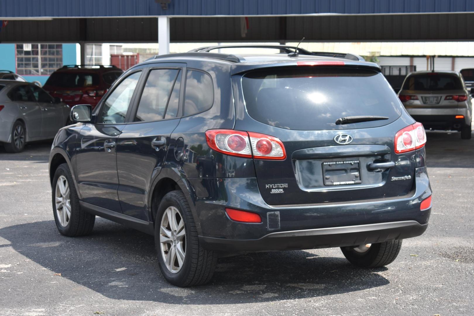 2010 BLUE Hyundai Santa Fe SE 3.5 FWD (5NMSH4AG3AH) with an 3.5L V6 DOHC 24V engine, 6-Speed Automatic transmission, located at 420 E. Kingsbury St., Seguin, TX, 78155, (830) 401-0495, 29.581060, -97.961647 - Photo#3