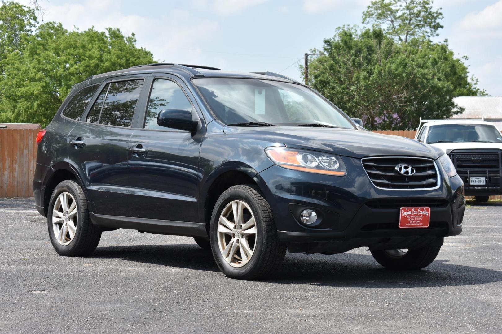 2010 BLUE Hyundai Santa Fe SE 3.5 FWD (5NMSH4AG3AH) with an 3.5L V6 DOHC 24V engine, 6-Speed Automatic transmission, located at 420 E. Kingsbury St., Seguin, TX, 78155, (830) 401-0495, 29.581060, -97.961647 - Photo#1
