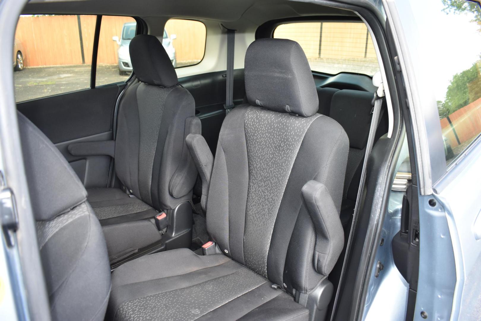 2011 BLUE Mazda MAZDA5 Sport (JM1CW2BL0C0) with an 2.5L L4 DOHC 16V engine, located at 420 E. Kingsbury St., Seguin, TX, 78155, (830) 401-0495, 29.581060, -97.961647 - Photo#5