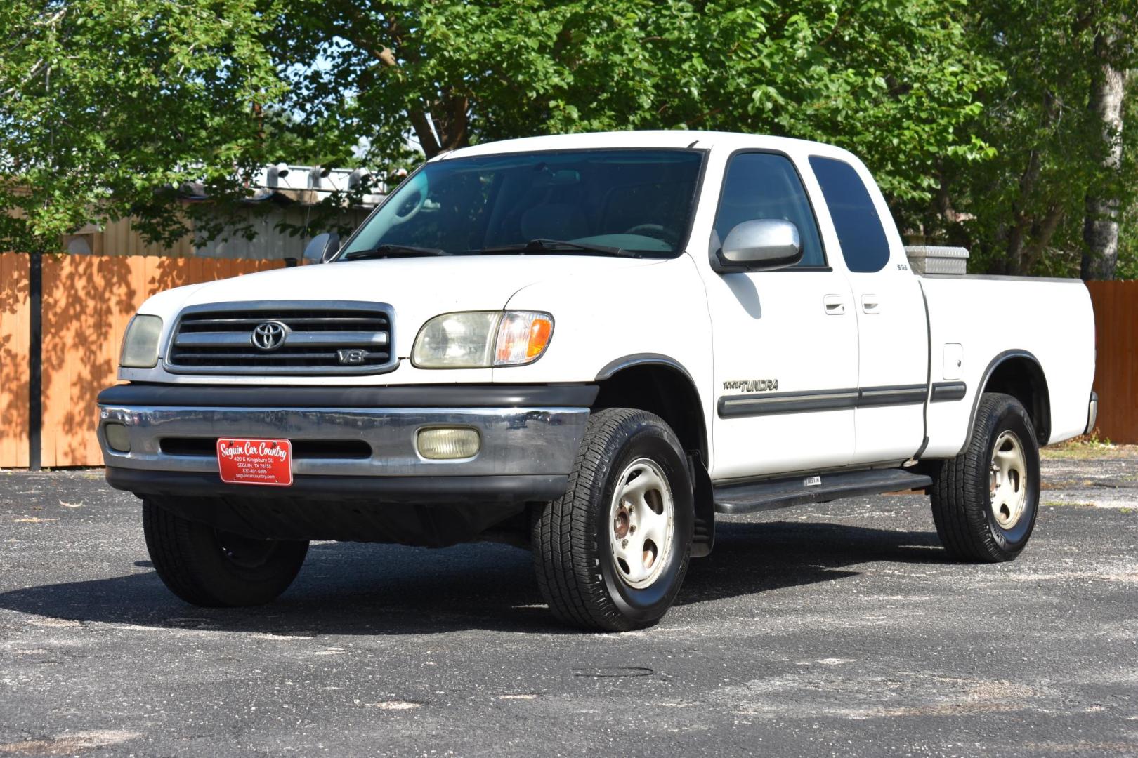 2002 WHITE Toyota Tundra SR5 Access Cab 2WD (5TBRT34182S) with an 4.7L V8 DOHC 32V engine, located at 420 E. Kingsbury St., Seguin, TX, 78155, (830) 401-0495, 29.581060, -97.961647 - Photo#2