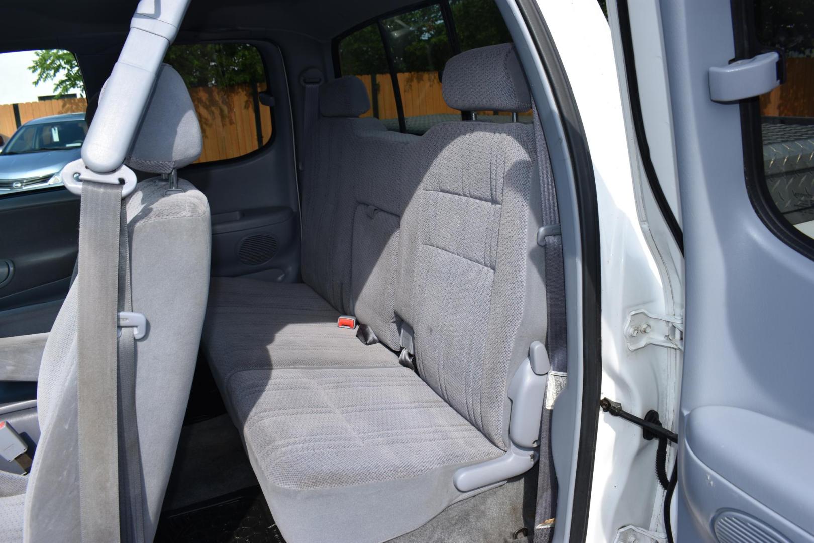2002 WHITE Toyota Tundra SR5 Access Cab 2WD (5TBRT34182S) with an 4.7L V8 DOHC 32V engine, located at 420 E. Kingsbury St., Seguin, TX, 78155, (830) 401-0495, 29.581060, -97.961647 - Photo#5