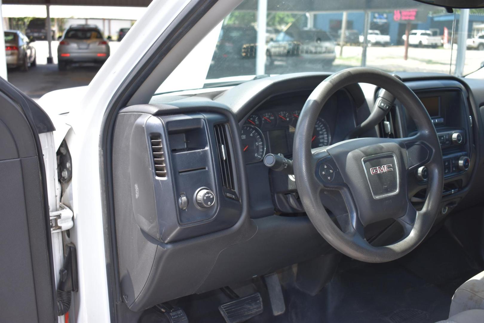 2016 WHITE GMC Sierra 1500 Base Long Box 2WD (1GTN1LEC4GZ) with an 5.3L V8 OHV 16V engine, 6A transmission, located at 420 E. Kingsbury St., Seguin, TX, 78155, (830) 401-0495, 29.581060, -97.961647 - Photo#4