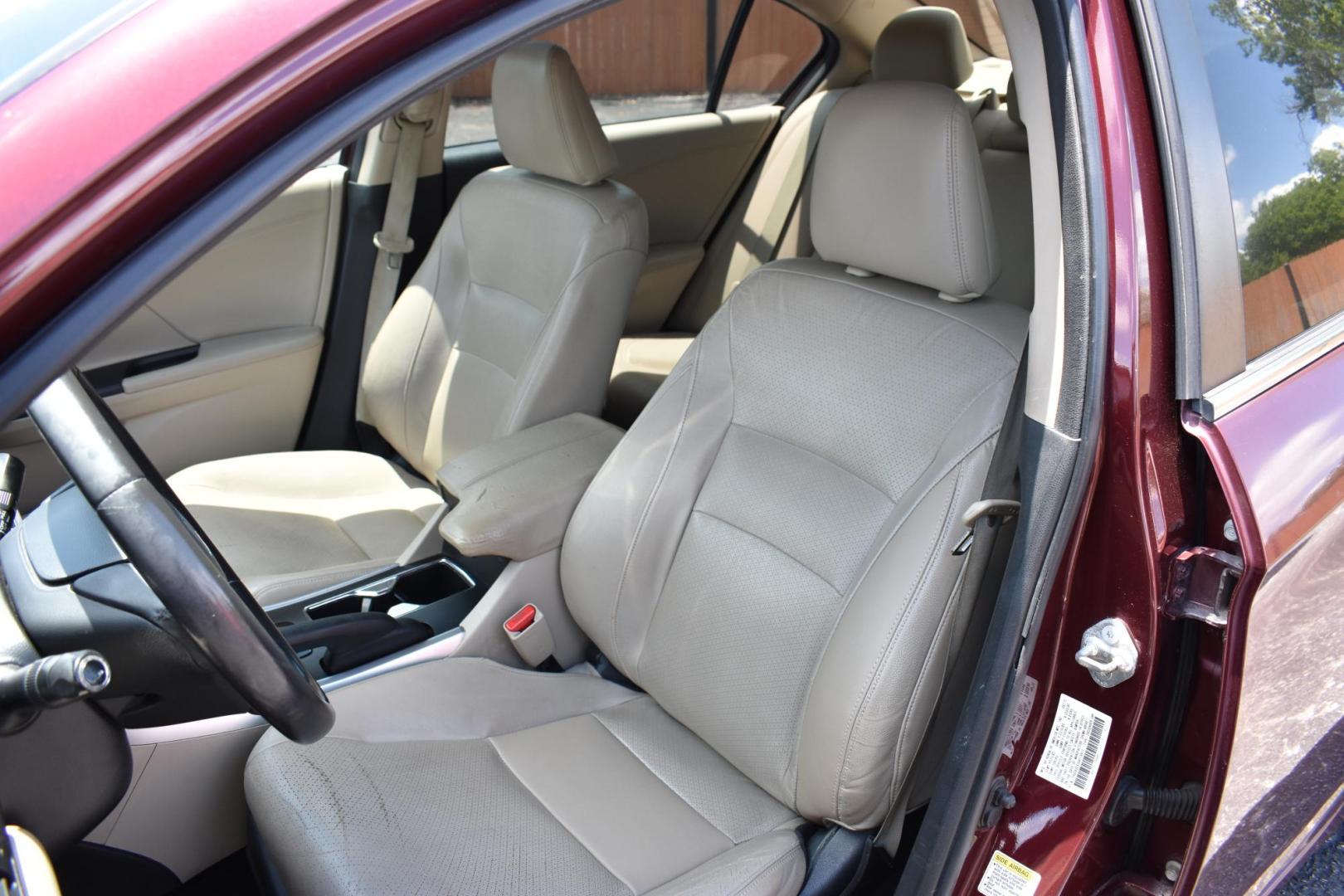 2013 MAROON Honda Accord EX-L Sedan CVT (1HGCR2F87DA) with an 2.4L L4 DOHC 16V engine, Continuously Variable Transmission transmission, located at 420 E. Kingsbury St., Seguin, TX, 78155, (830) 401-0495, 29.581060, -97.961647 - Photo#4
