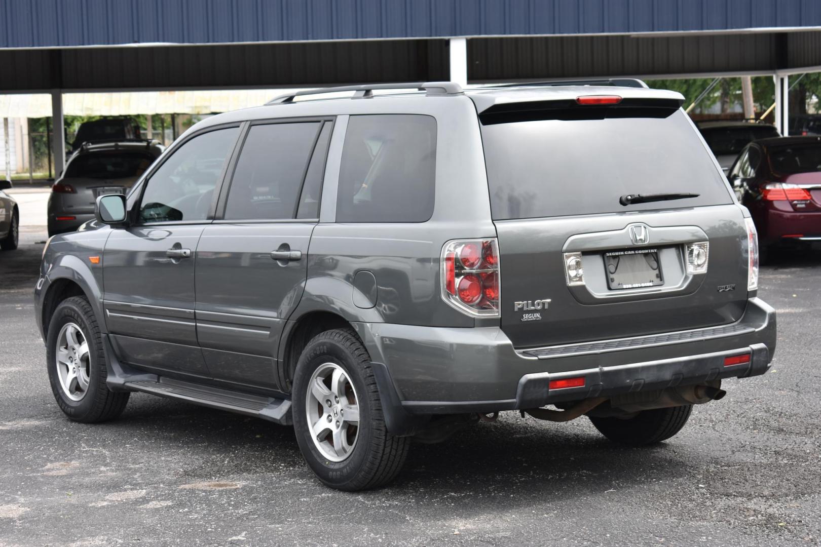 2007 GRAY Honda Pilot EX 2WD (5FNYF28447B) with an 3.5L V6 SOHC 24V engine, 5-Speed Automatic Overdrive transmission, located at 420 E. Kingsbury St., Seguin, TX, 78155, (830) 401-0495, 29.581060, -97.961647 - Photo#3