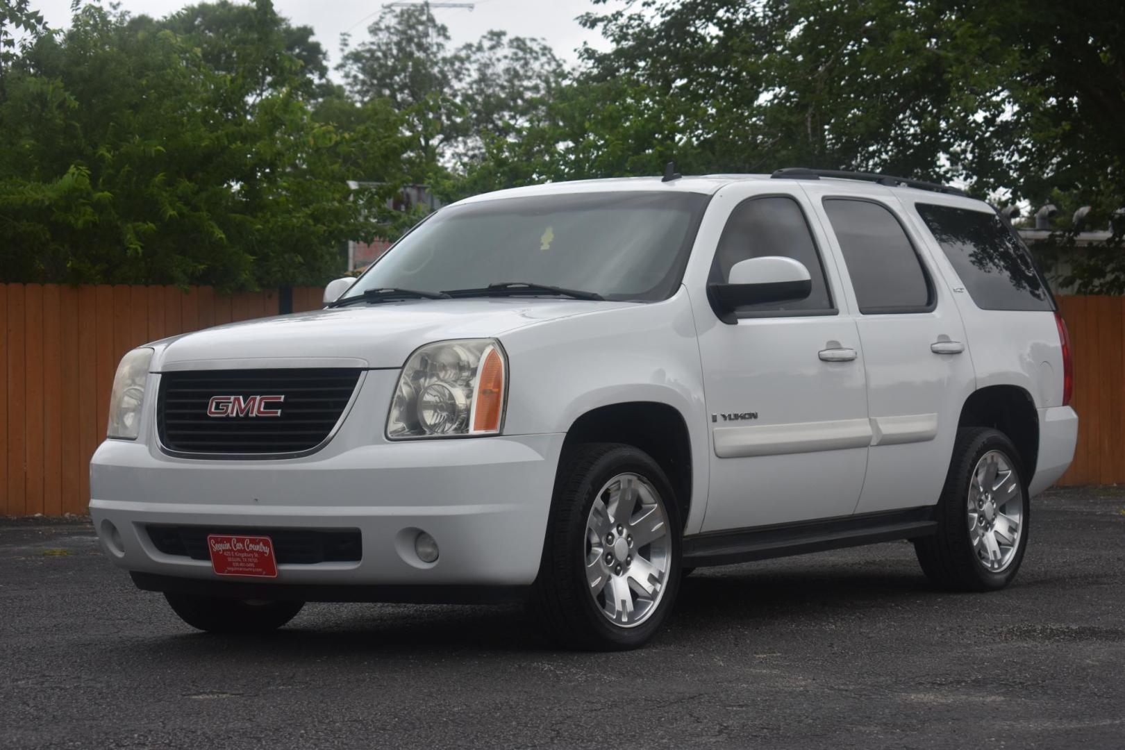 2008 WHITE GMC Yukon SLE-1 2WD (1GKFC13038R) with an 5.3L V8 OHV 16V FFV engine, 4-Speed Automatic Overdrive transmission, located at 420 E. Kingsbury St., Seguin, TX, 78155, (830) 401-0495, 29.581060, -97.961647 - Photo#2