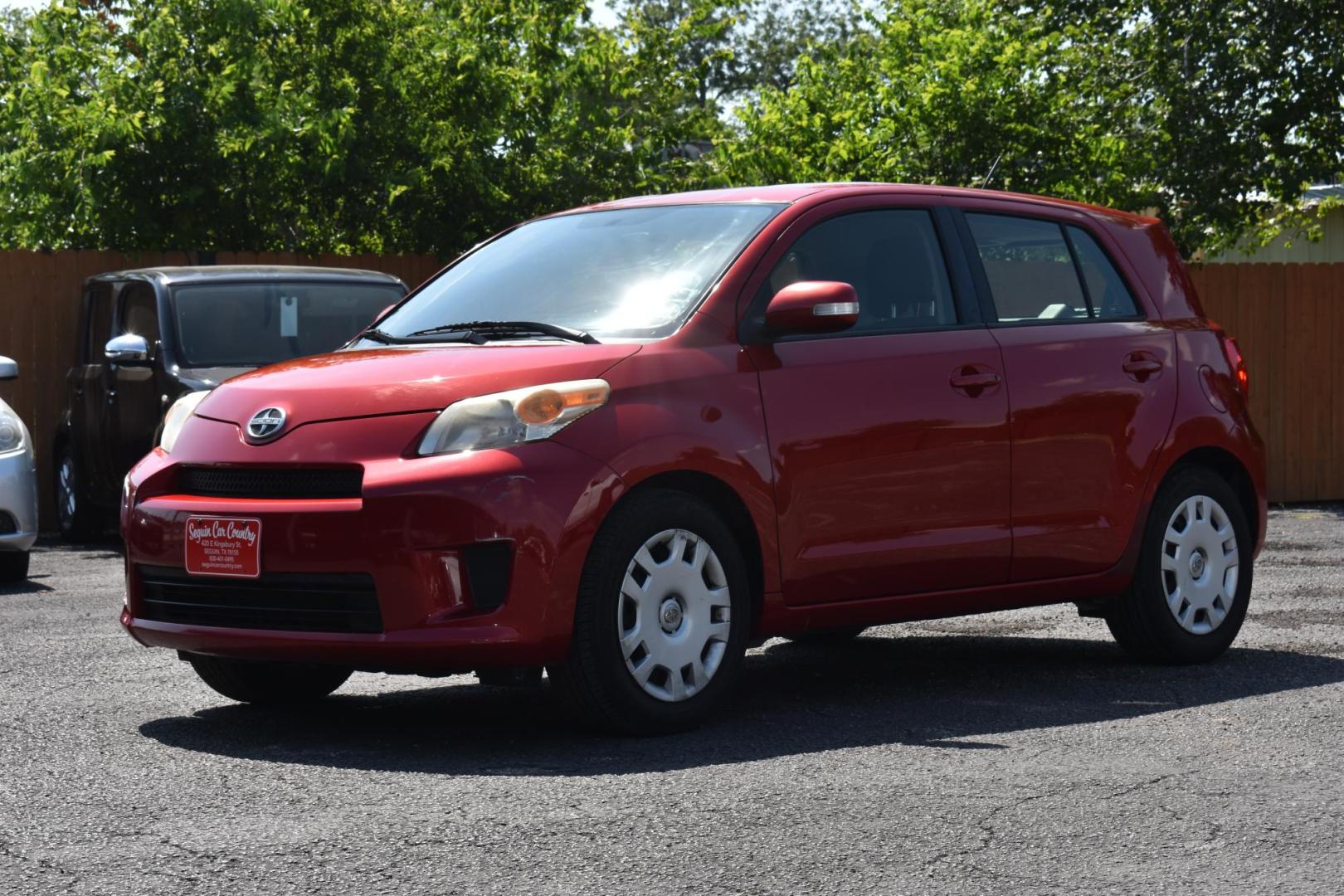 2008 RED Scion xD 5-Door Wagon (JTKKU10418J) with an 1.8L L4 DOHC16V engine, located at 420 E. Kingsbury St., Seguin, TX, 78155, (830) 401-0495, 29.581060, -97.961647 - Photo#2