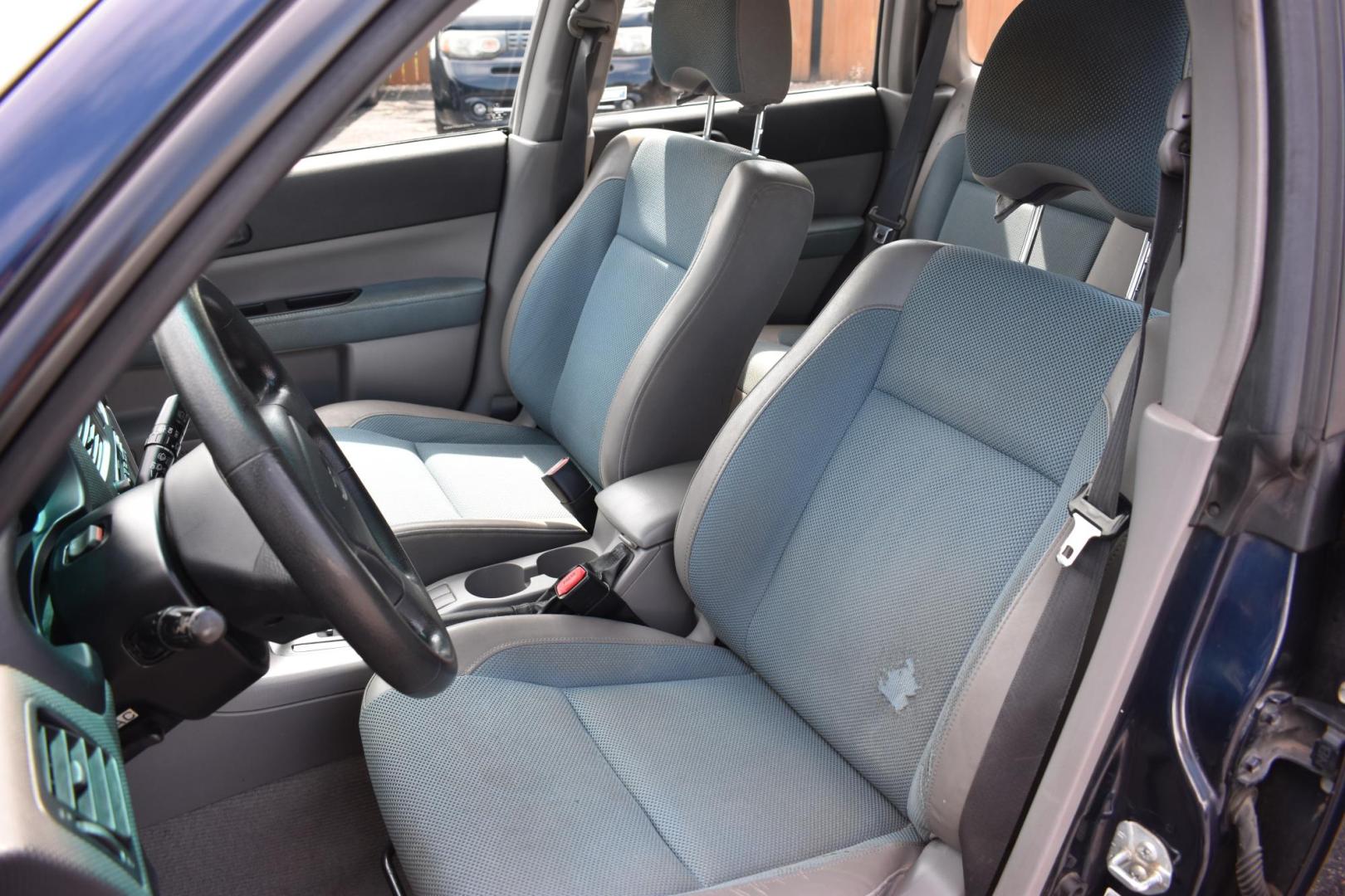 2005 BLUE Subaru Forester 2.5 X (JF1SG63625H) with an 2.5L H4 SOHC 16V engine, 4-Speed Automatic Overdrive transmission, located at 420 E. Kingsbury St., Seguin, TX, 78155, (830) 401-0495, 29.581060, -97.961647 - Photo#4