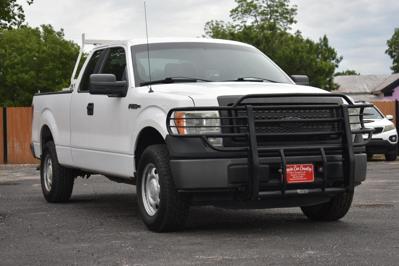 2014 WHITE Ford F-150 FX4 SuperCab 6.5-ft. Bed 4WD (1FTFX1EF7EK) with an 5.0L V8 engine, 6-Speed Automatic transmission, located at 420 E. Kingsbury St., Seguin, TX, 78155, (830) 401-0495, 29.581060, -97.961647 - Photo#1