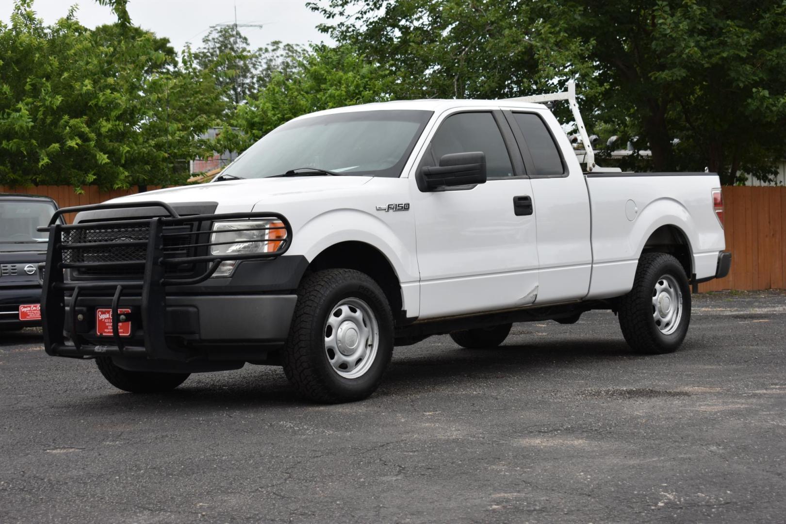 2014 WHITE Ford F-150 FX4 SuperCab 6.5-ft. Bed 4WD (1FTFX1EF7EK) with an 5.0L V8 engine, 6-Speed Automatic transmission, located at 420 E. Kingsbury St., Seguin, TX, 78155, (830) 401-0495, 29.581060, -97.961647 - Photo#2