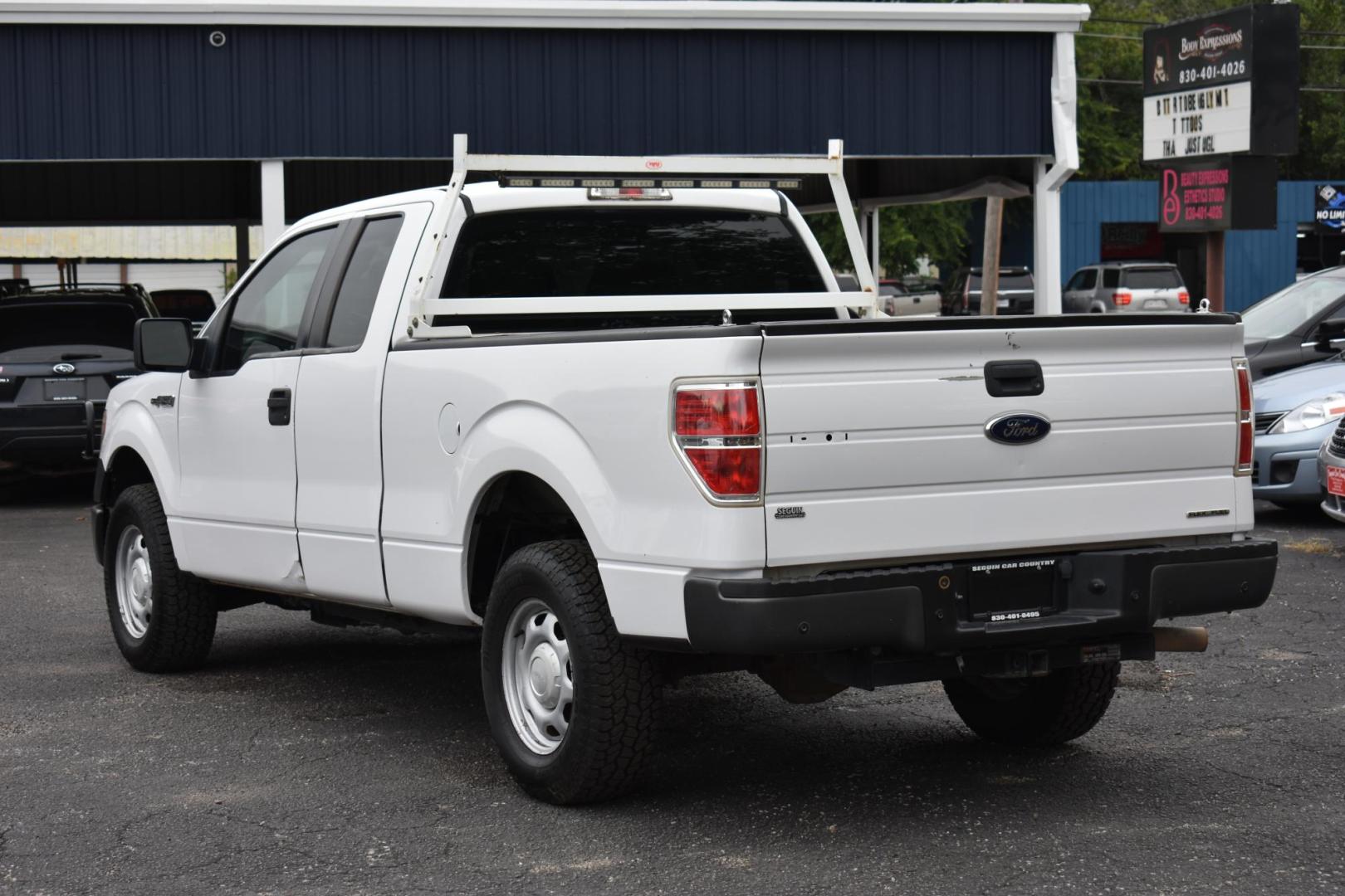 2014 WHITE Ford F-150 FX4 SuperCab 6.5-ft. Bed 4WD (1FTFX1EF7EK) with an 5.0L V8 engine, 6-Speed Automatic transmission, located at 420 E. Kingsbury St., Seguin, TX, 78155, (830) 401-0495, 29.581060, -97.961647 - Photo#3
