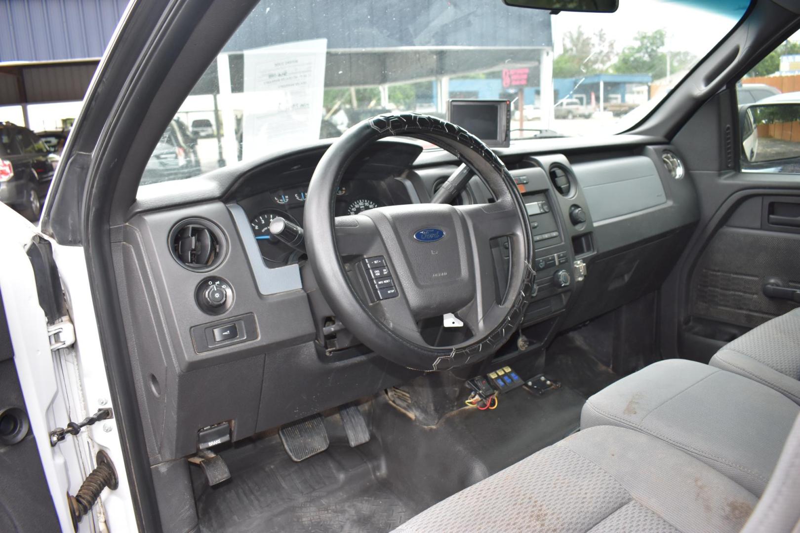 2014 WHITE Ford F-150 FX4 SuperCab 6.5-ft. Bed 4WD (1FTFX1EF7EK) with an 5.0L V8 engine, 6-Speed Automatic transmission, located at 420 E. Kingsbury St., Seguin, TX, 78155, (830) 401-0495, 29.581060, -97.961647 - Photo#6