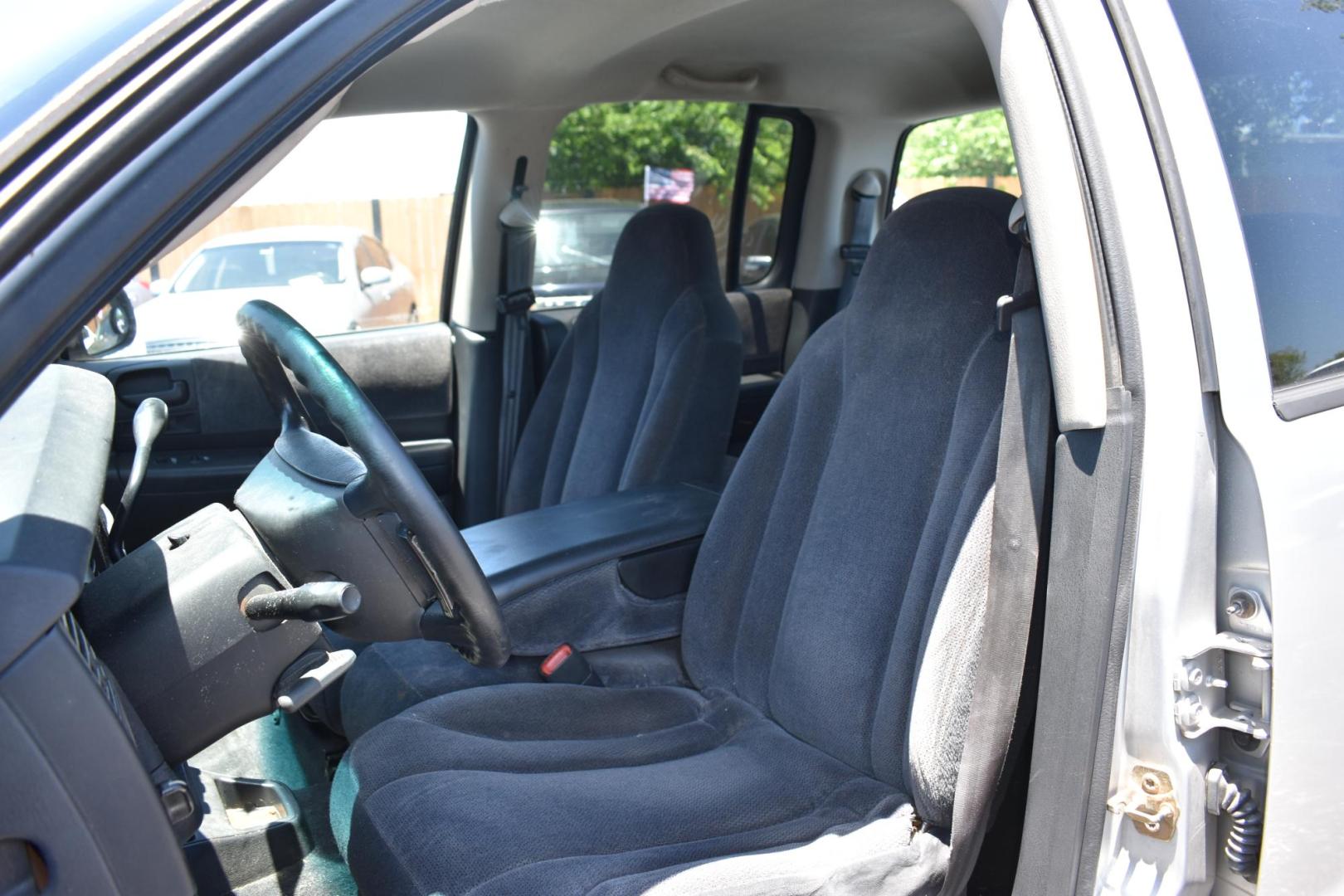 2003 SILVER Dodge Dakota Sport Plus Quad Cab 2WD (1D7HL38N63S) with an 4.7L V8 SOHC 16V engine, located at 420 E. Kingsbury St., Seguin, TX, 78155, (830) 401-0495, 29.581060, -97.961647 - Photo#3