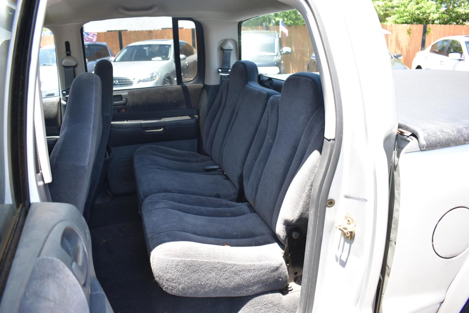2003 SILVER Dodge Dakota Sport Plus Quad Cab 2WD (1D7HL38N63S) with an 4.7L V8 SOHC 16V engine, located at 420 E. Kingsbury St., Seguin, TX, 78155, (830) 401-0495, 29.581060, -97.961647 - Photo#4