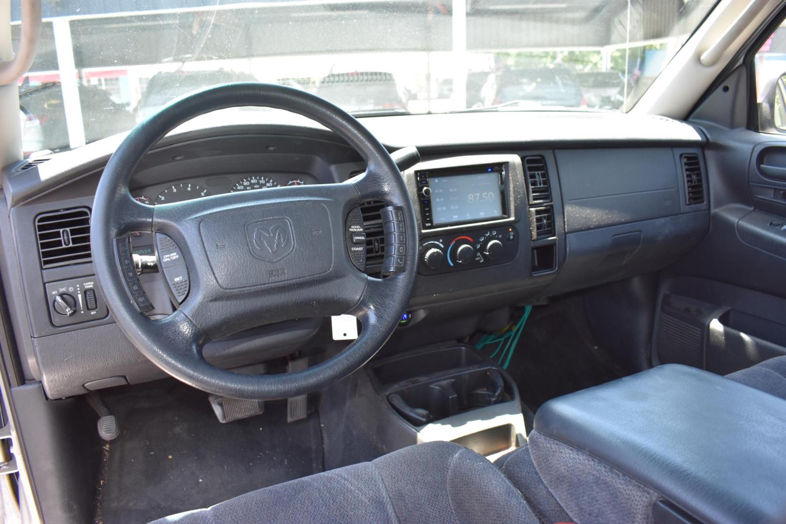 2003 SILVER Dodge Dakota Sport Plus Quad Cab 2WD (1D7HL38N63S) with an 4.7L V8 SOHC 16V engine, located at 420 E. Kingsbury St., Seguin, TX, 78155, (830) 401-0495, 29.581060, -97.961647 - Photo#5