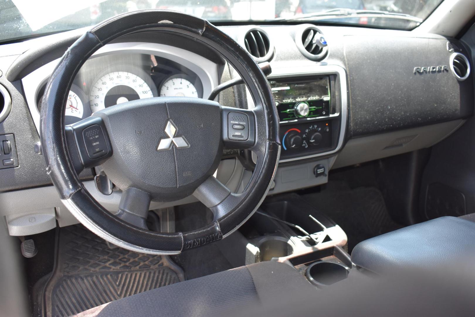2008 WHITE Mitsubishi Raider LS Double Cab 2WD (1Z7HC28K78S) with an 3.7L V6 SOHC 12V engine, 4-Speed Automatic transmission, located at 420 E. Kingsbury St., Seguin, TX, 78155, (830) 401-0495, 29.581060, -97.961647 - Photo#6