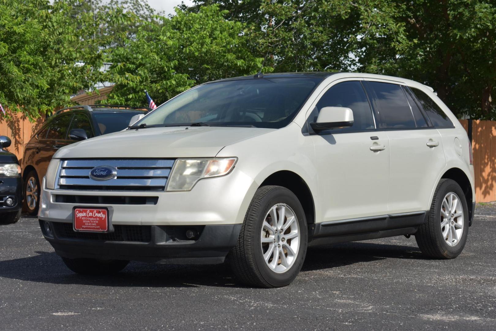 2007 SILVER Ford Edge SEL Plus FWD (2FMDK39C07B) with an 3.5L V6 DOHC 24V engine, 6-Speed Automatic Overdrive transmission, located at 420 E. Kingsbury St., Seguin, TX, 78155, (830) 401-0495, 29.581060, -97.961647 - Photo#1