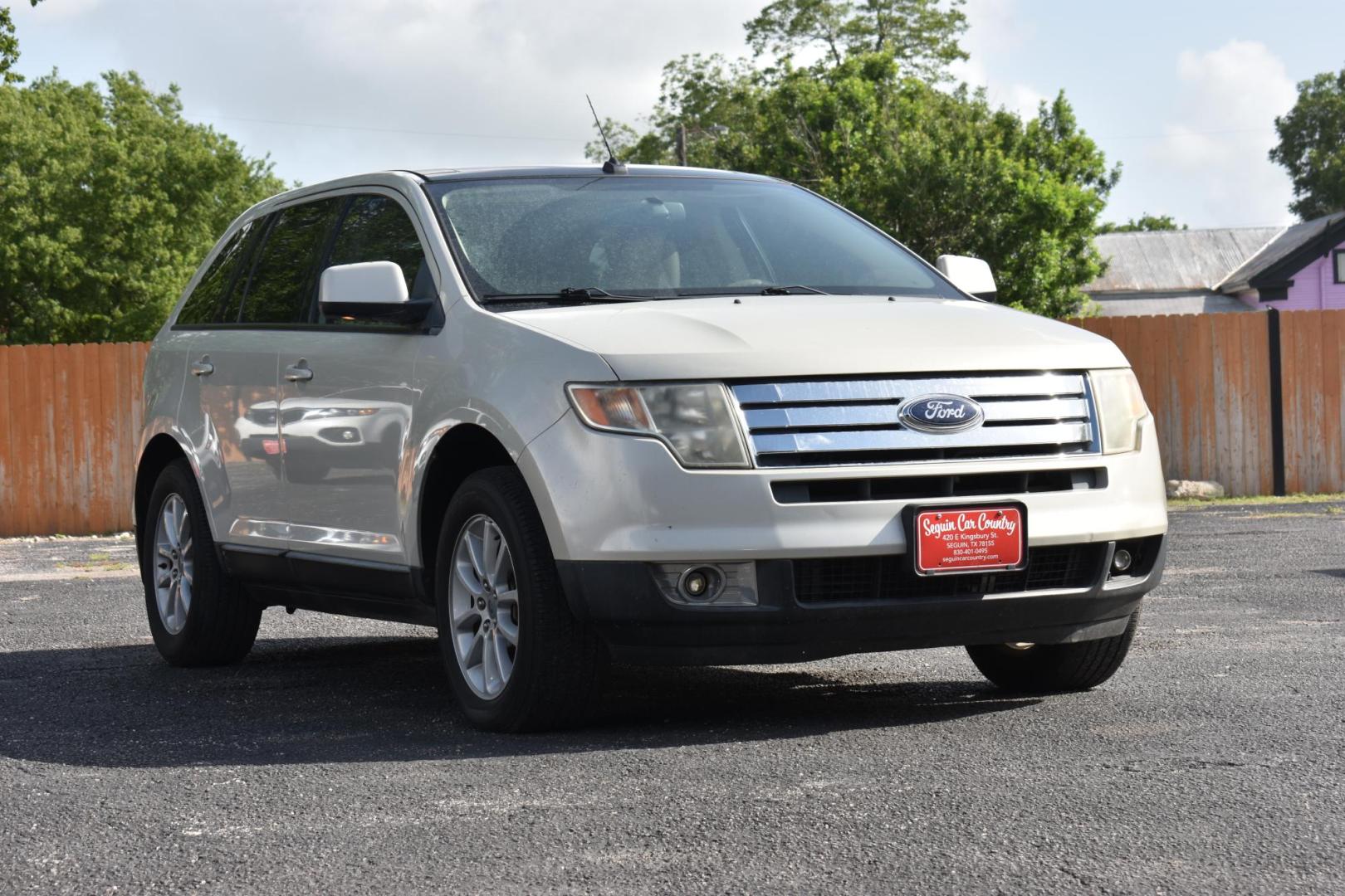 2007 SILVER Ford Edge SEL Plus FWD (2FMDK39C07B) with an 3.5L V6 DOHC 24V engine, 6-Speed Automatic Overdrive transmission, located at 420 E. Kingsbury St., Seguin, TX, 78155, (830) 401-0495, 29.581060, -97.961647 - Photo#0