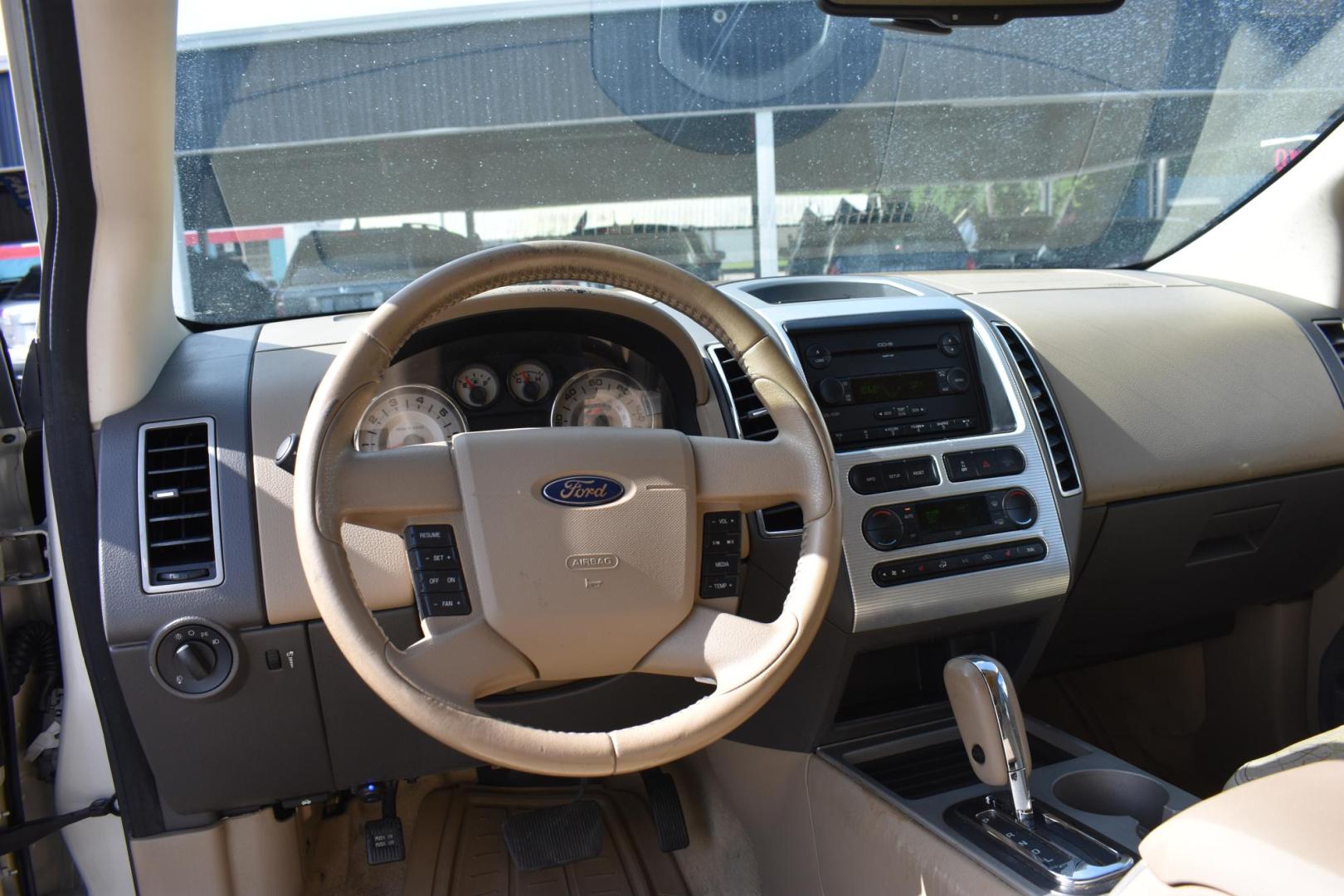 2007 SILVER Ford Edge SEL Plus FWD (2FMDK39C07B) with an 3.5L V6 DOHC 24V engine, 6-Speed Automatic Overdrive transmission, located at 420 E. Kingsbury St., Seguin, TX, 78155, (830) 401-0495, 29.581060, -97.961647 - Photo#5