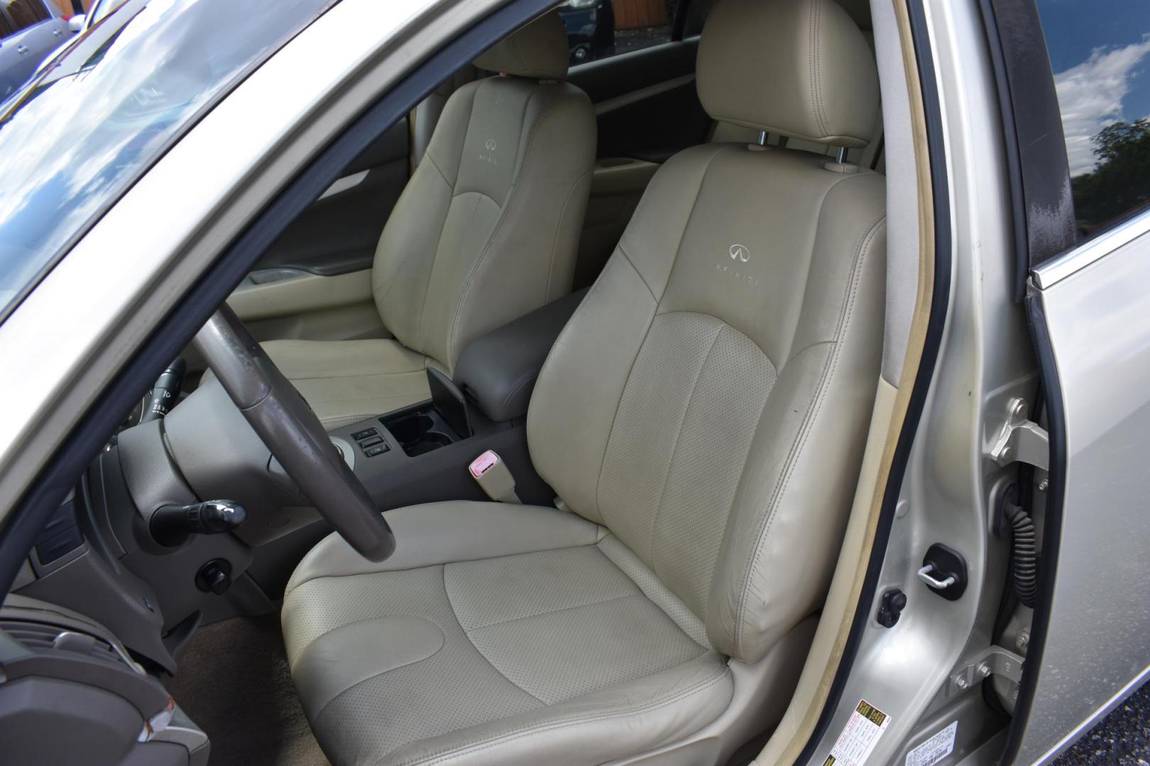 2007 TAN Infiniti G35 Base (JNKBV61E07M) with an 3.5L V6 DOHC 24V engine, 5-Speed Automatic Overdrive transmission, located at 420 E. Kingsbury St., Seguin, TX, 78155, (830) 401-0495, 29.581060, -97.961647 - Photo#4