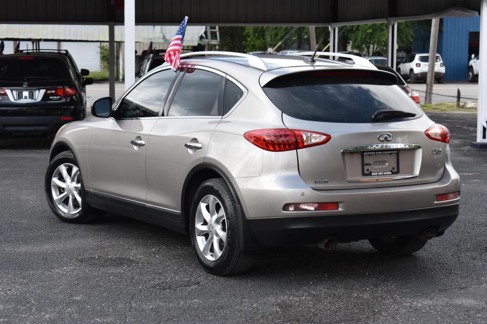 2010 GRAY Infiniti EX EX35 (JN1AJ0HP9AM) with an 3.5L V6 DOHC 24V engine, 5-Speed Automatic transmission, located at 420 E. Kingsbury St., Seguin, TX, 78155, (830) 401-0495, 29.581060, -97.961647 - Photo#3