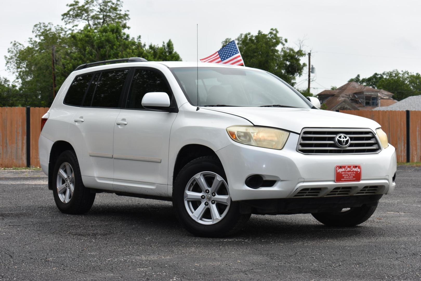 2009 WHITE Toyota Highlander Base 2WD (JTEDS41A392) with an 3.5L V6 DOHC 24V engine, 5-Speed Automatic Overdrive transmission, located at 420 E. Kingsbury St., Seguin, TX, 78155, (830) 401-0495, 29.581060, -97.961647 - Photo#1