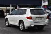 2009 WHITE Toyota Highlander Base 2WD (JTEDS41A392) with an 3.5L V6 DOHC 24V engine, 5-Speed Automatic Overdrive transmission, located at 420 E. Kingsbury St., Seguin, TX, 78155, (830) 401-0495, 29.581060, -97.961647 - Photo#3
