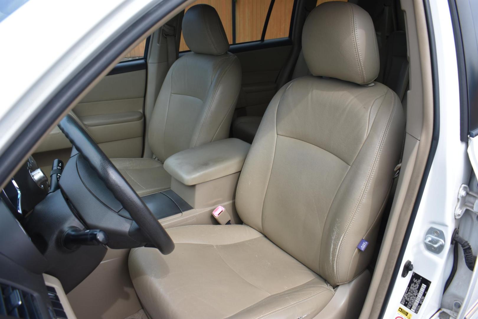 2009 WHITE Toyota Highlander Base 2WD (JTEDS41A392) with an 3.5L V6 DOHC 24V engine, 5-Speed Automatic Overdrive transmission, located at 420 E. Kingsbury St., Seguin, TX, 78155, (830) 401-0495, 29.581060, -97.961647 - Photo#4