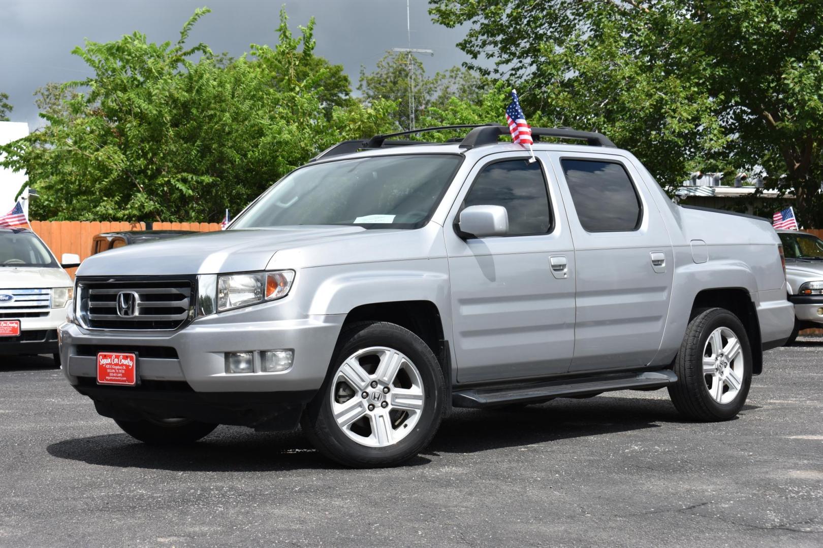 2013 SILVER Honda Ridgeline RTL w/ Leather and Navigation (5FPYK1F57DB) with an 3.5L V6 SOHC 24V engine, 5-Speed Automatic transmission, located at 420 E. Kingsbury St., Seguin, TX, 78155, (830) 401-0495, 29.581060, -97.961647 - Photo#2