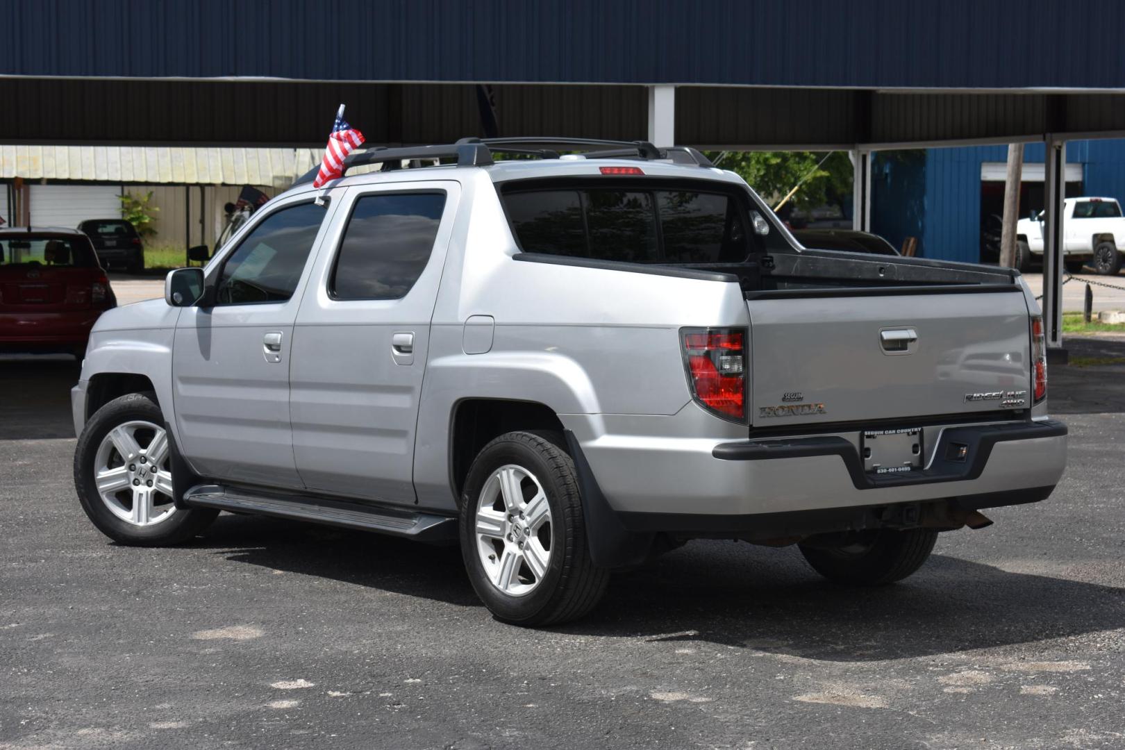 2013 SILVER Honda Ridgeline RTL w/ Leather and Navigation (5FPYK1F57DB) with an 3.5L V6 SOHC 24V engine, 5-Speed Automatic transmission, located at 420 E. Kingsbury St., Seguin, TX, 78155, (830) 401-0495, 29.581060, -97.961647 - Photo#3