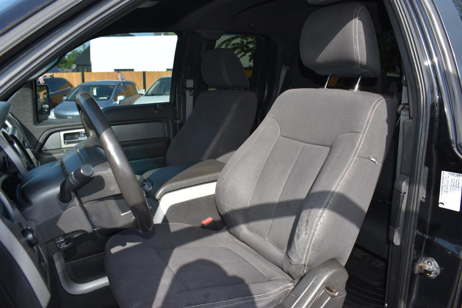 2011 BLACK Ford F-150 SVT Raptor SuperCab 5.5-ft. Bed 4WD (1FTEX1R61BF) with an 6.2L V8 SOHC 16V engine, 4-Speed Automatic transmission, located at 420 E. Kingsbury St., Seguin, TX, 78155, (830) 401-0495, 29.581060, -97.961647 - Photo#3