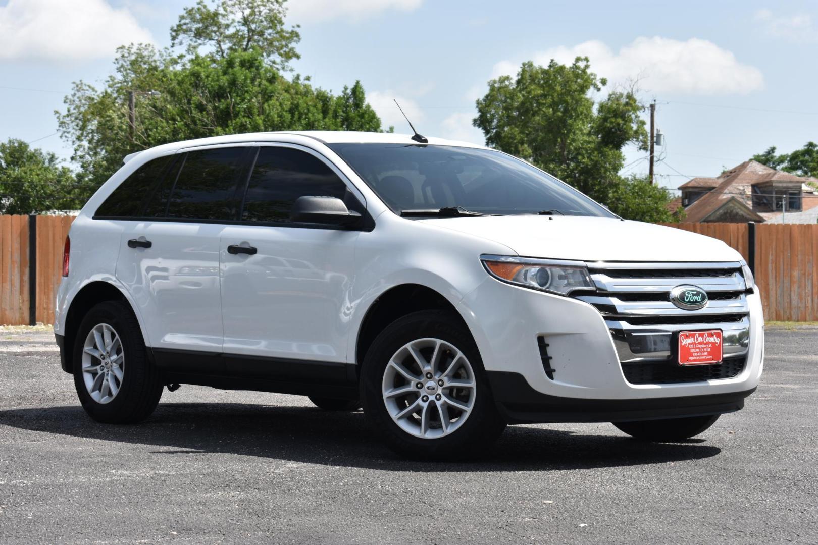 2014 WHITE Ford Edge SE FWD (2FMDK3GC8EB) with an 3.5L V6 DOHC 24V engine, 6-Speed Automatic transmission, located at 420 E. Kingsbury St., Seguin, TX, 78155, (830) 401-0495, 29.581060, -97.961647 - Photo#0