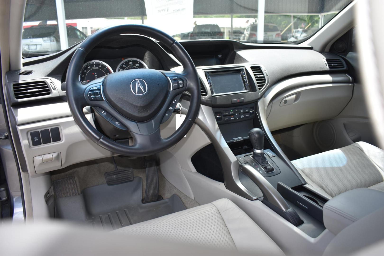 2010 GRAY Acura TSX 5-Speed AT (JH4CU2F63AC) with an 2.4L L4 DOHC 16V engine, 5-Speed Automatic transmission, located at 420 E. Kingsbury St., Seguin, TX, 78155, (830) 401-0495, 29.581060, -97.961647 - Photo#5