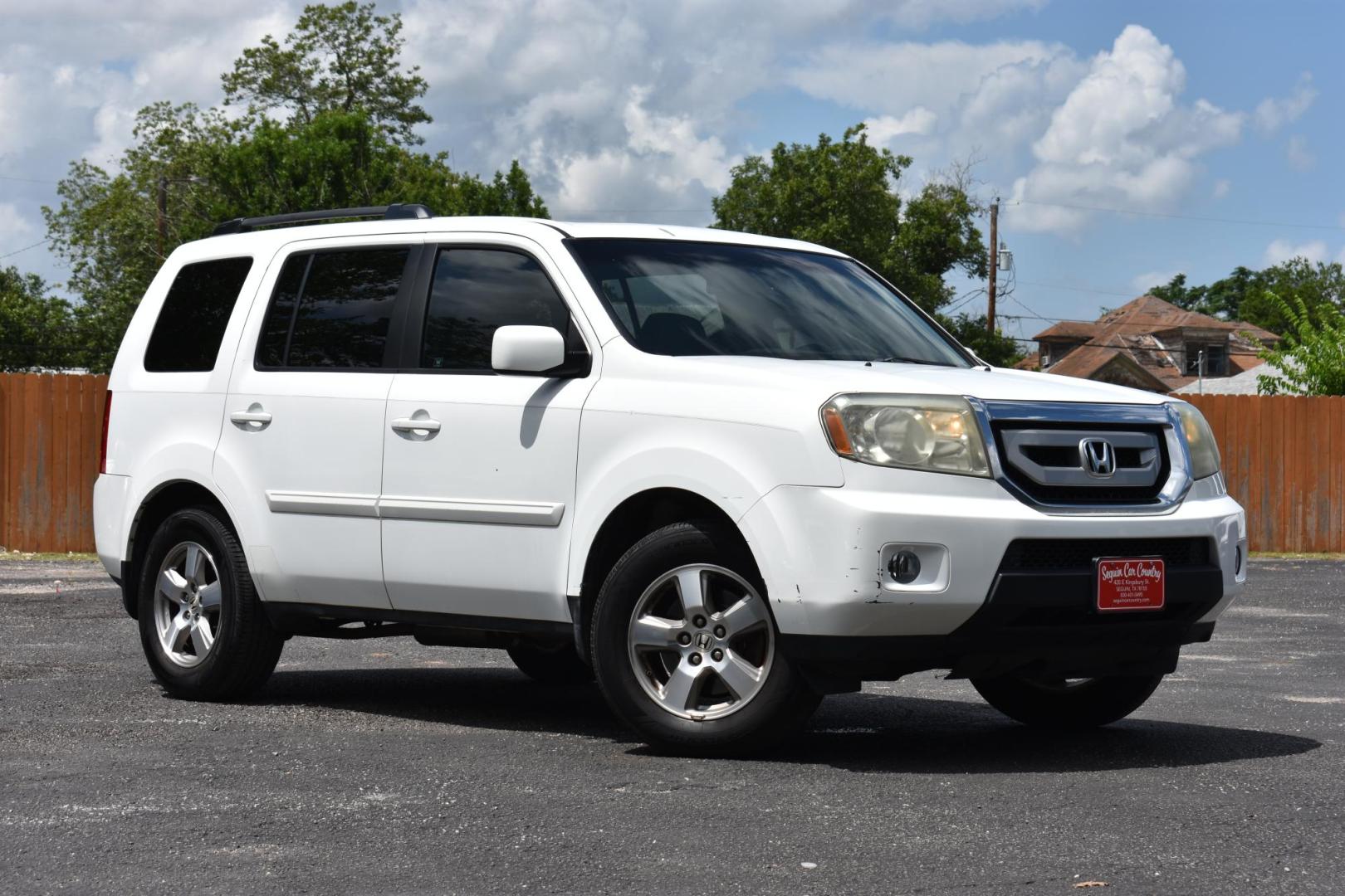 2011 WHITE Honda Pilot EX-L 2WD 5-Spd AT (5FNYF3H55BB) with an 3.5L V6 SOHC 24V engine, 5-Speed Automatic transmission, located at 420 E. Kingsbury St., Seguin, TX, 78155, (830) 401-0495, 29.581060, -97.961647 - Photo#0
