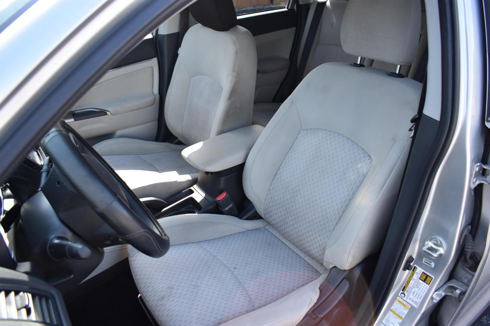 2018 SILVER Mitsubishi Outlander Sport 2.0 ES CVT (JA4AP3AU2JZ) with an 2.0L L4 DOHC 16V engine, CVT transmission, located at 420 E. Kingsbury St., Seguin, TX, 78155, (830) 401-0495, 29.581060, -97.961647 - Photo#4