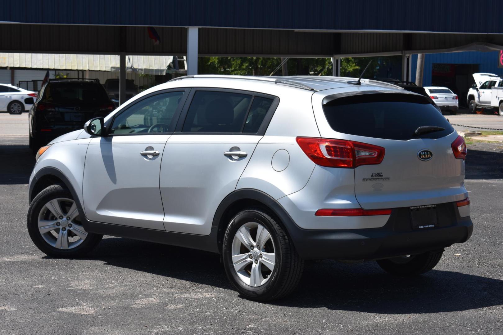 2011 SILVER Kia Sportage LX FWD (KNDPB3A22B7) with an 2.4L V6 DOHC 24V engine, located at 420 E. Kingsbury St., Seguin, TX, 78155, (830) 401-0495, 29.581060, -97.961647 - Photo#2